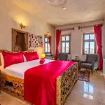 Hotel Helen Cave 2*