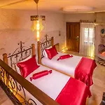 Hotel Helen Cave