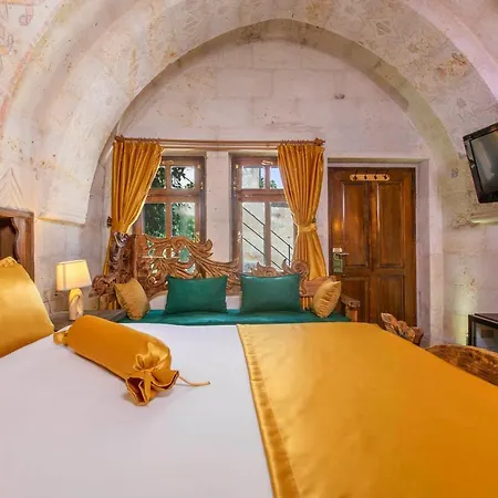 Helen Cave Hotel 2*
